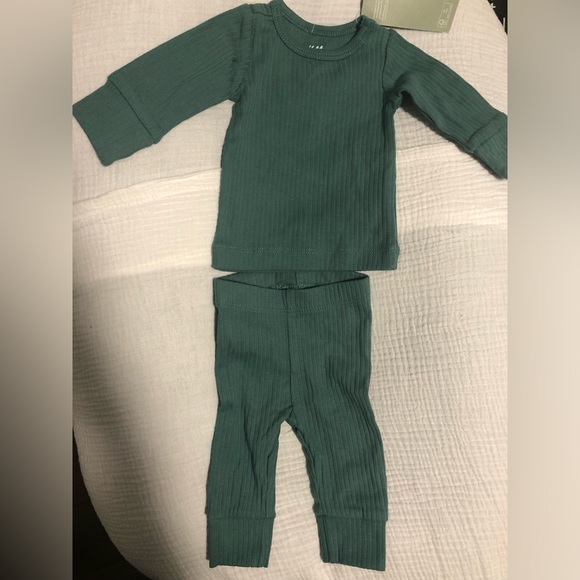 2 piece 0-1 month Set - Picture 2 of 3